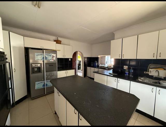 4 BEDROOM HOUSE FOR SALE IN VANDERBIJLPARK SE 3